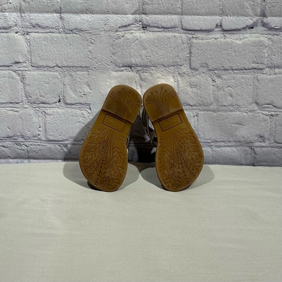 Tucker + Tate Toddler Gladiator Sandal size 5 - Picture 5 of 6